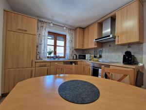 Kuchyň nebo kuchyňský kout v ubytování Ferienwohnung Lodermeier
