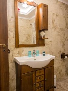 Ένα μπάνιο στο KIMRAY Boutique Apartment - Indulge in Comfort, Embrace Tranquility
