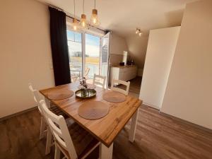 Fotografie z fotogalerie ubytování Holmblick - Boddenblick, Balkon, 2 Schlafzimmer, 4 Personen v destinaci Born + 19 fotografií