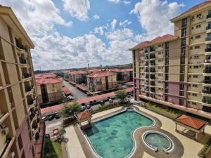 an overhead view of a pool in the middle of two buildings at JK UpperSanctuary 8Pax 3BedR 2BathR 1Carpark in Kuching