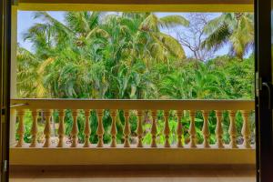 Aed väljaspool majutusasutust De Mandarin Beach Resort Suites & Villas, Candolim