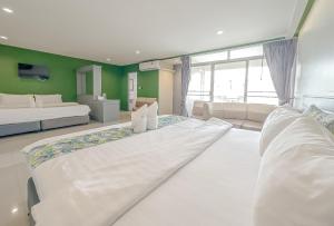 Postel nebo postele na pokoji v ubytování Xanadu Hotel Utapao