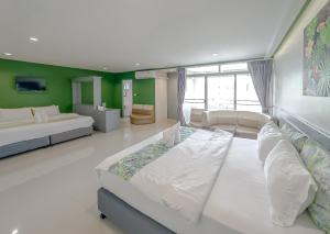 Postel nebo postele na pokoji v ubytování Xanadu Hotel Utapao