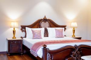 Moghal Mahal Resort Rajbagh Srinagar客房内的一张或多张床位