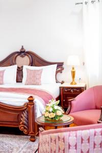 Moghal Mahal Resort Rajbagh Srinagar客房内的一张或多张床位