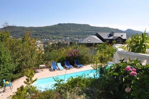 Θέα της πισίνας από το Studio indépendant dans villa avec piscine à Gap ή από εκεί κοντά