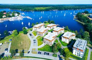 an aerial view of a resort on a lake at Marina Summer - przy jeziorze, Netflix, TV55", parking podziemny i winda in Iława