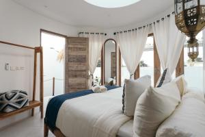 Ένα ή περισσότερα κρεβάτια σε δωμάτιο στο Makaii Tiny Villas with private pools