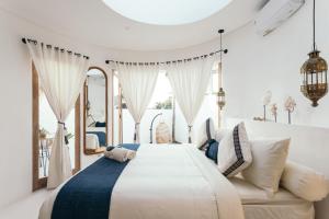 Ένα ή περισσότερα κρεβάτια σε δωμάτιο στο Makaii Tiny Villas with private pools