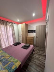 Postel nebo postele na pokoji v ubytování Apartment Center Piraeus location Kastella Passalimani Port + 37 fotografií