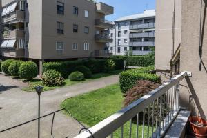 Το κτήριο όπου στεγάζεται  το διαμέρισμα