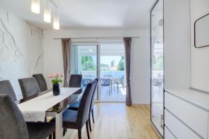 Ảnh trong thư viện ảnh của Delightfully house with a private pool and a sea view ở Premantura