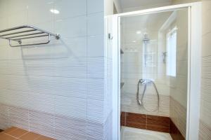 Ảnh trong thư viện ảnh của Delightfully house with a private pool and a sea view ở Premantura