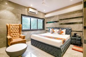 Ένα ή περισσότερα κρεβάτια σε δωμάτιο στο FabHotel Prime Welcome Palace