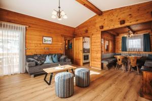 Posezení v ubytování Regitnig - 4 Sterne Hotel und Chalets