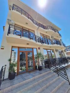 a building with balconies and stairs in front of it at SunRiviera Mamaia Nord in Mamaia Sat/Năvodari