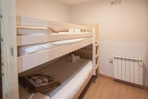 A bed or beds in a room at Busgosu, casa a 300 m de la playa de Poo VV-993-AS