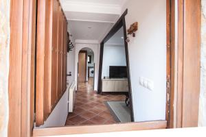 A television and/or entertainment centre at Busgosu, casa a 300 m de la playa de Poo VV-993-AS