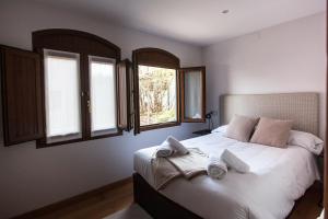 A bed or beds in a room at Busgosu, casa a 300 m de la playa de Poo VV-993-AS