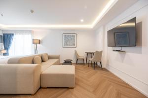 TV a/nebo společenská místnost v ubytování Kokotel Chiang Rai Airport Suites