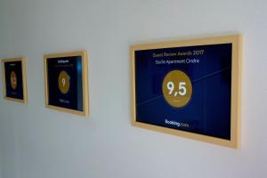 Certifikát, hodnocení, plakát nebo jiný dokument vystavený v ubytování Apartments Cindra