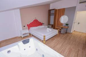 Postel nebo postele na pokoji v ubytování Emar Hotel