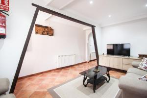 A television and/or entertainment centre at Busgosu, casa a 300 m de la playa de Poo VV-993-AS