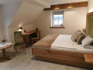 Postel nebo postele na pokoji v ubytování Hotel Gasthof zum Wulfen