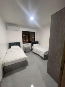 Ένα ή περισσότερα κρεβάτια σε δωμάτιο στο شقارى 8