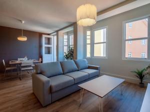 a living room with a couch and a table at La Fantástica Pontedeume 2 in Puentedeume