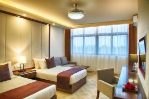 Kama o mga kama sa kuwarto sa Jie Jie Beach Hotel