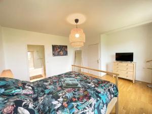 En eller flere senge i et værelse på Tropical Cosy