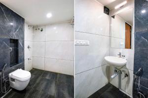 Koupelna v ubytování FabHotel The Nashik Inn - Nr Vijay Mamta Theatre, Nashik Road