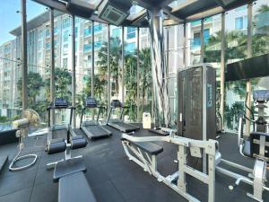 Fitness centrum a/nebo fitness zařízení v ubytování City Center Residence with two bedroom & two bathroom