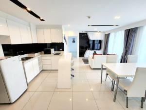 Kuchyň nebo kuchyňský kout v ubytování City Center Residence with two bedroom & two bathroom
