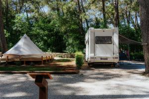Fotografie z fotogalerie ubytování Camp 'Dvor' bell tent accommodation v destinaci Manjadvorci