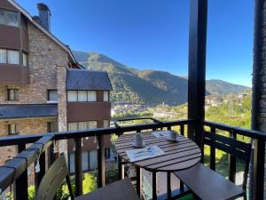 a table on a balcony with a view of mountains at El balcón de la inspiración en plena natura HUT-8434 Encamp in Encamp