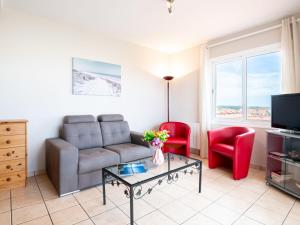 TV a/nebo společenská místnost v ubytování Apartment Côte Sud-3 by Interhome