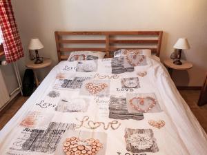 Postel nebo postele na pokoji v ubytování Apartment Val Neige Apt- 12 by Interhome