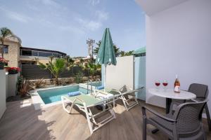 Bazén v ubytování Creta Palm Resort Hotel & Apartments nebo v jeho okolí