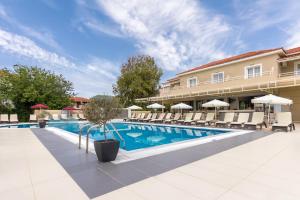 Bassein majutusasutuses Esperia Hotel või selle lähedal