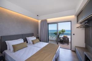 Postel nebo postele na pokoji v ubytování Creta Palm Resort Hotel & Apartments