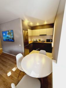 Køkken eller tekøkken på Бухар Жирау 44