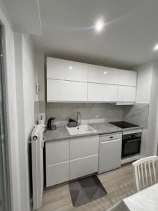 Kuchyň nebo kuchyňský kout v ubytování Flori'Home
