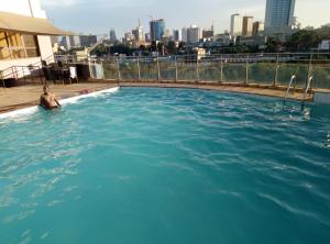 Bazén v ubytování Rooftop Pool with City View - Studio nebo v jeho okolí