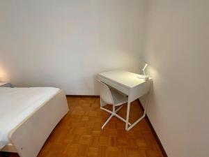 Foto dalla galleria di Casa di Tom con balcone, parcheggio e self check in a Trento