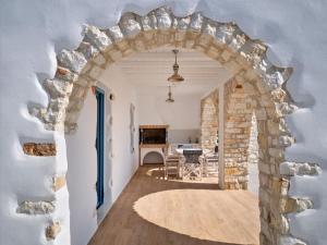 Μια τηλεόραση ή/και κέντρο ψυχαγωγίας στο Luxurious Villa Pactia amazing pool