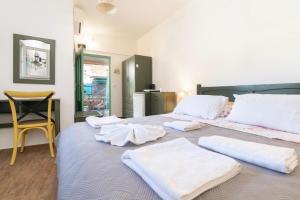 a bedroom with two beds with towels on them at Apartman Andro in Stomorska