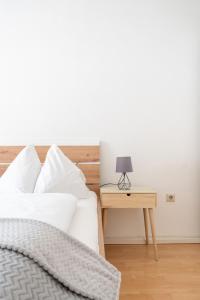 Rúm í herbergi á FarawayHomes Studio Kapfenberg #7