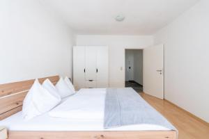 Rúm í herbergi á FarawayHomes Studio Kapfenberg #7